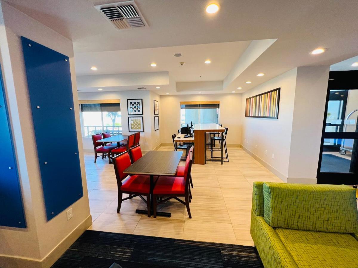 Holiday Inn Express & Suites Salinas By Ihg Zewnętrze zdjęcie