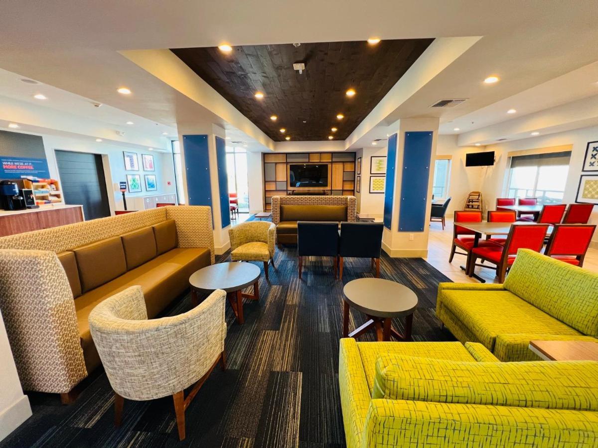 Holiday Inn Express & Suites Salinas By Ihg Zewnętrze zdjęcie